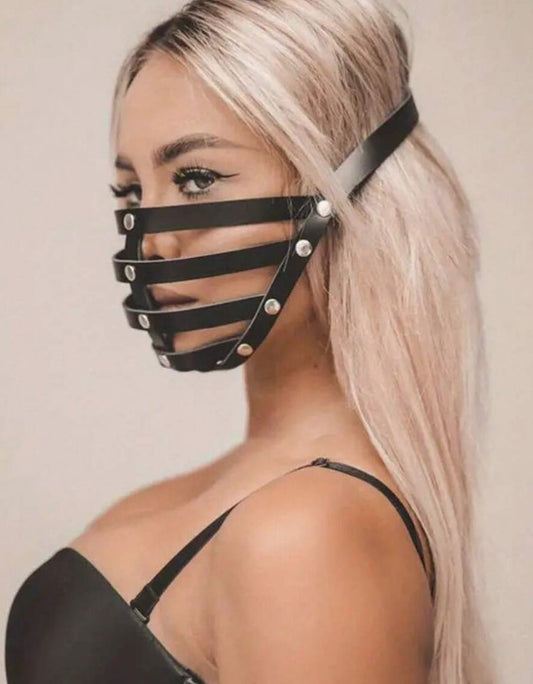 Máscara de media cara con estilo punk