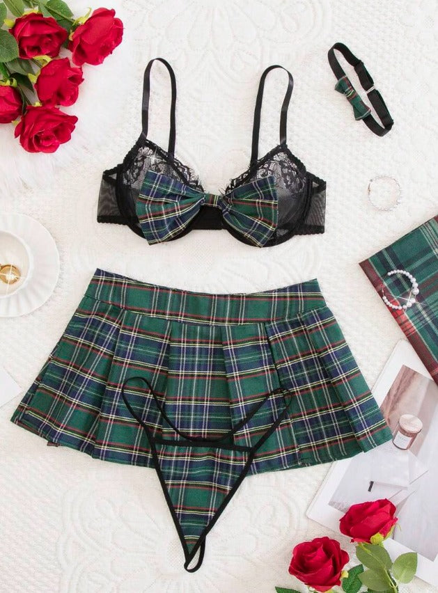 Traje colegiala (4 piezas) (Talla S)
